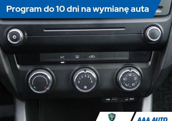 Skoda Octavia cena 35000 przebieg: 198669, rok produkcji 2014 z Kępno małe 232